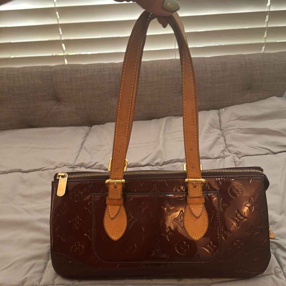 Authentic Louis Vuitton Mono Vernis Rosewood Avenue- Amarante - Picture 3 of 17